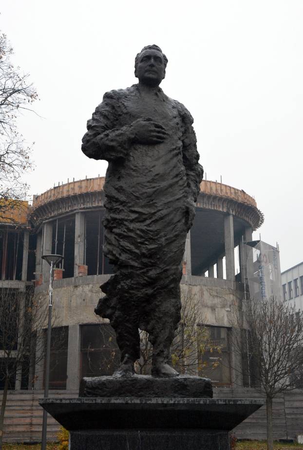 FOTO Najteži izbor: Svako naše mjesto svoj kip Tuđmana ima. Koji vam je Franjo najbolji?