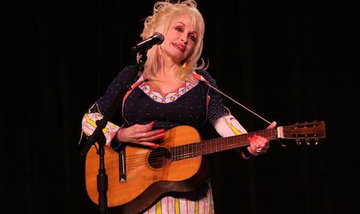 Otkazivala nastupe, zabrinula fanove: Dolly Parton  oglasila se o svom zdravstvenom stanju