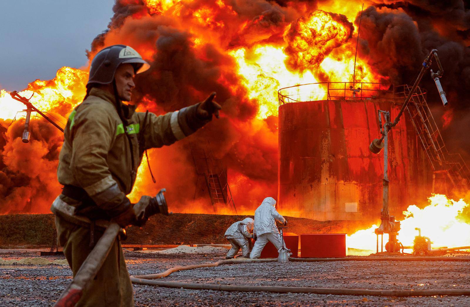 Fire following recent shelling in Shakhtarsk