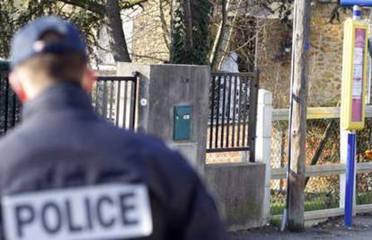 Užas u Parizu: Sačmaricom se upucao pred djecom u vrtiću