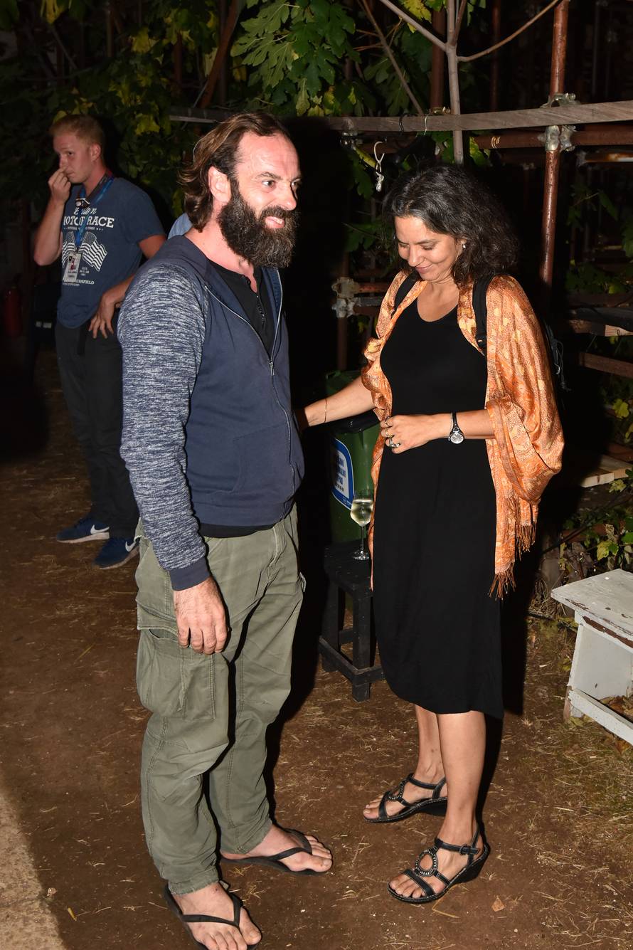 Na premijeri su boksački šampioni skandirali Šampionu