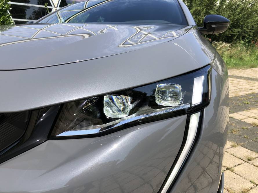 Testirali smo najsnažniji i najbrži Peugeot u povijesti, nije takav kakvim se na prvu čini