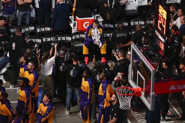 NBA: Los Angeles Lakers at Dallas Mavericks