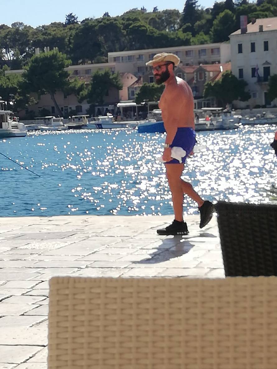 Bilzerian šeta bez majice, a otok Hvar predviđa drakonske kazne