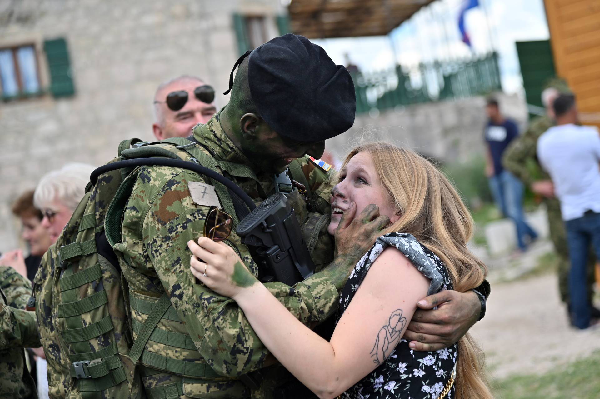 FOTO Završio obuku pa zaprosio djevojku na Kninskoj tvrđavi: 'Sad sam spreman i za brak...'