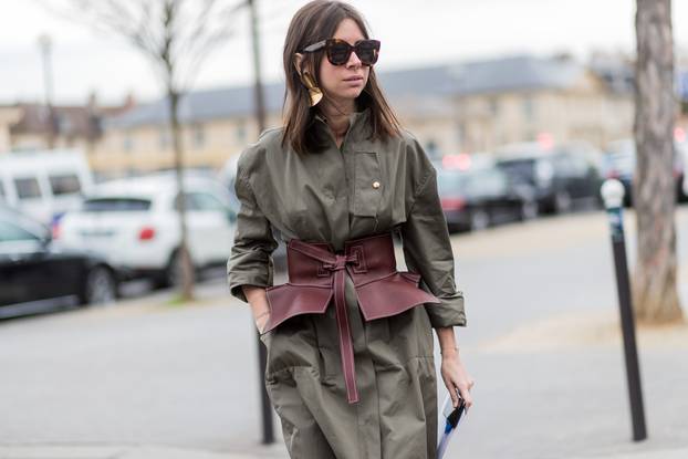 Street Style : Day Four- Paris Fashion Week Womenswear Fall/Winter 2017/2018