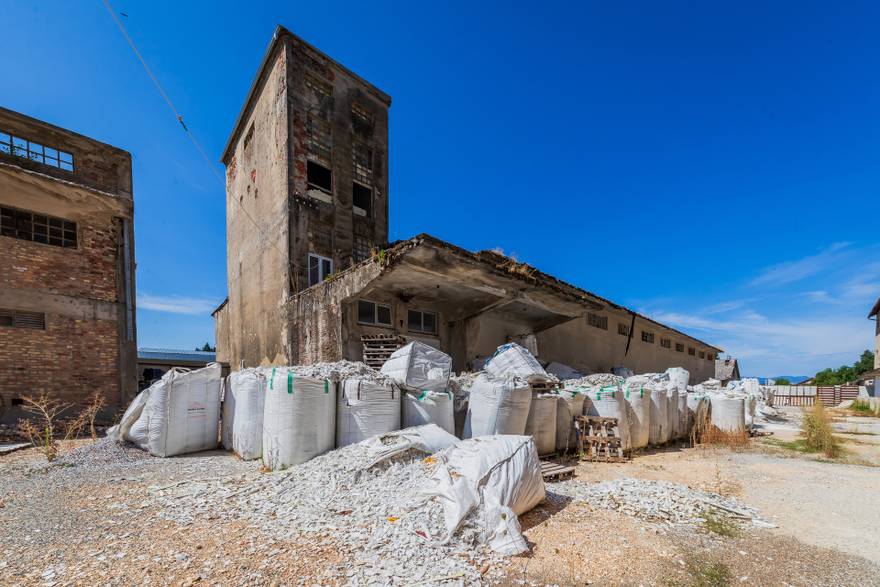 Gospi&cacute;: Silos i mjesto gdje je odlo&zcaron;en otrovni i opasni otpad
