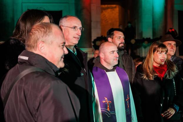 Split: Otvorenje splitskog Adventa i paljenje prve adventske svijeće 