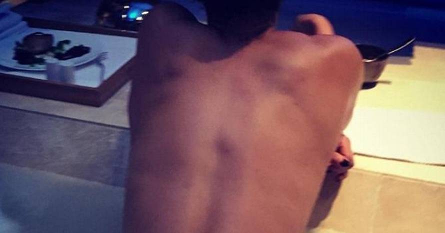 'Fotka' prije seksa? Usher je pokazao golu guzu svoje žene