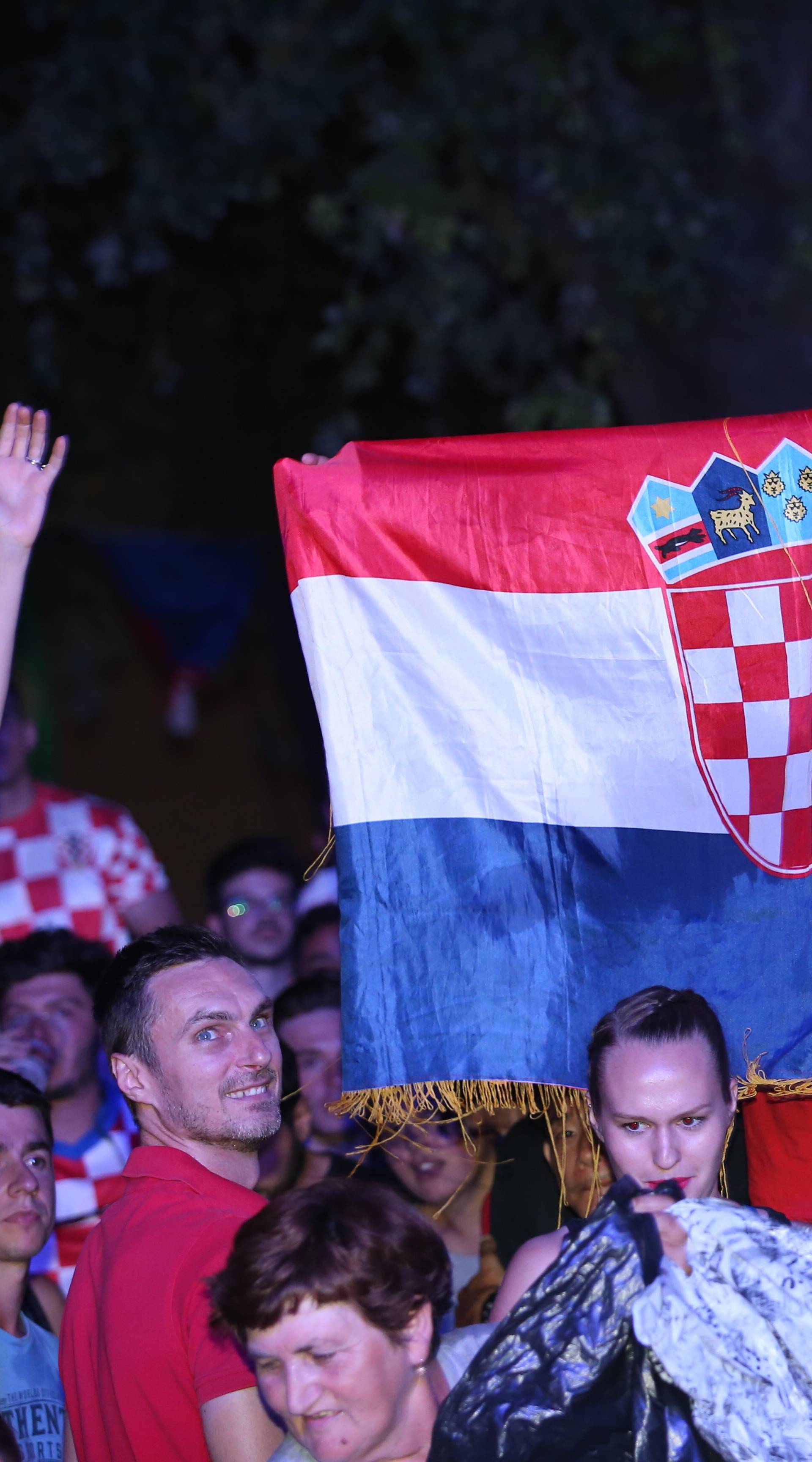 Split: NavijaÄi u fan zoni prate utakmicu Hrvatska - Argentina