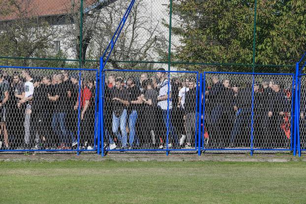 Županja: Sukob izmedju policije i navijača Hajduka na utakmici 1/16 finala Hrvatskog nogometnog kupa