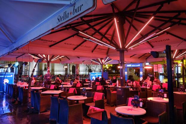 Prazne zagrebačke ulice u večernjim satima