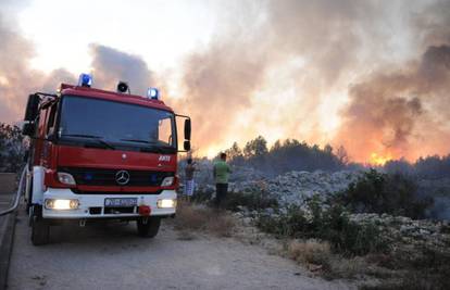 Izgorjela trava: Tijekom noći u Dalmaciji ugasili četiri požara