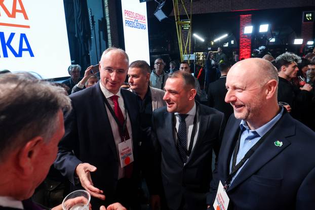 Zagreb: Slavlje u izbornom stožeru Zorana Milanovića nakon rezultata prvih izlaznih anketa