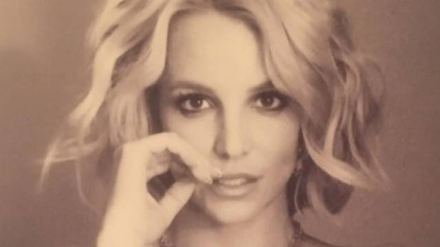 Raspametila fanove: Britney na golo tijelo stavila samo ogrlicu