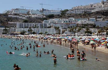 Pobuna španjolskih nudista: Odjeveni turisti dolaze na naše plaže. Neugodno nam je