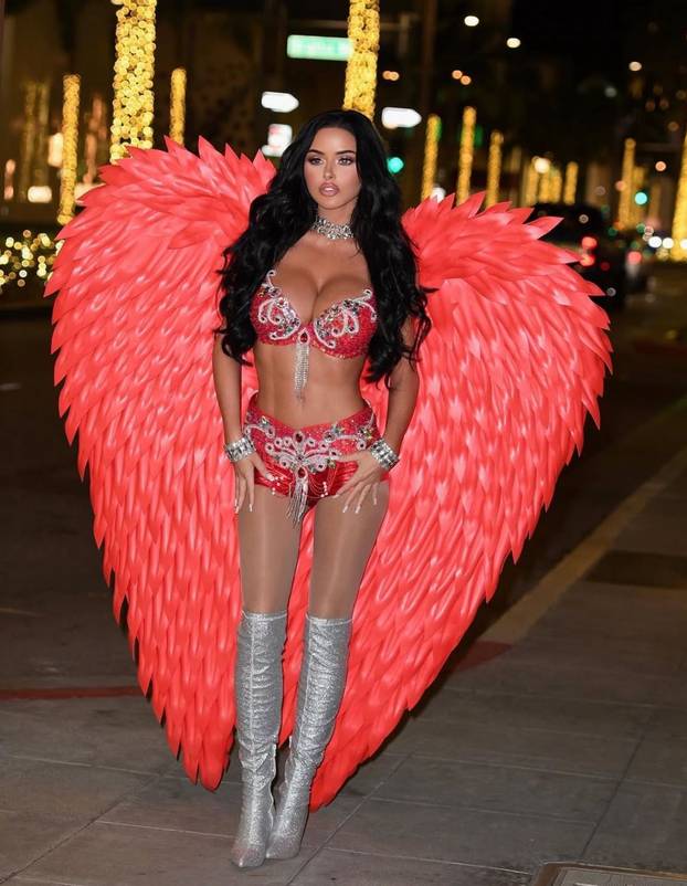 Ona je kraljica oblina! Nekad je trčala za loptom, a danas za njom trče milijuni fanova...