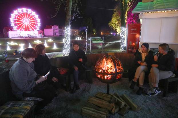 Karlovac: Sve?ano otvoren Advent