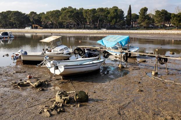 Fažana: Velika oseka u lučici Valbandon