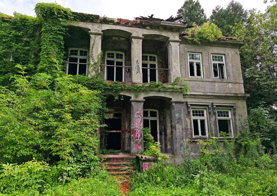 Nesretna sudbina Wagnerove vile, zvali su je samoborski Versailles, danas propada obrasla u drač 