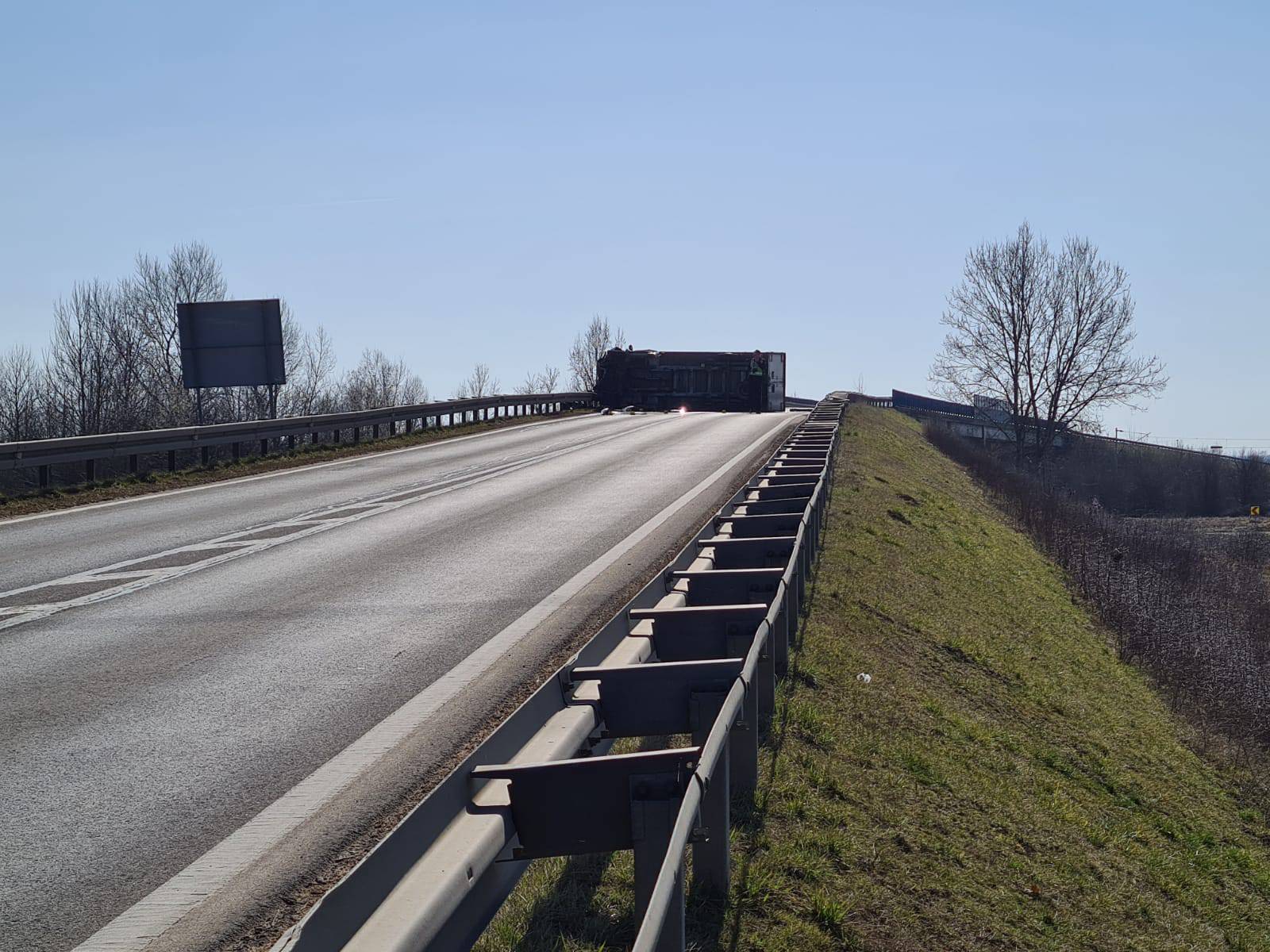 Sudar kamiona i auta blizu Velike Gorice, jedan mrtav