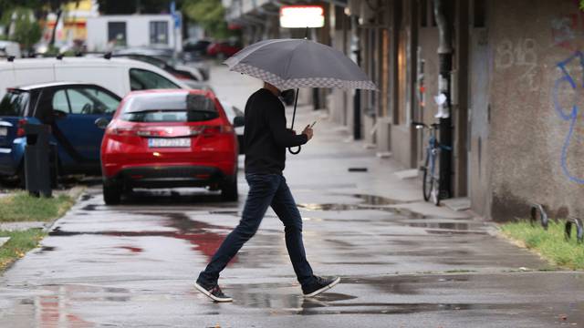 Kiša i olujni vjetar pogodili Zagreb