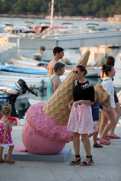 FOTO/VIDEO Festival sladoleda u Njivicama oduševio turiste