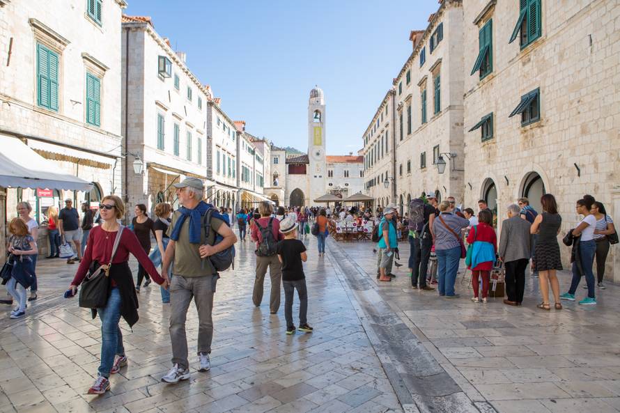 U 2016. više od 16,3 milijuna turista i 91,3 milijuna noćenja