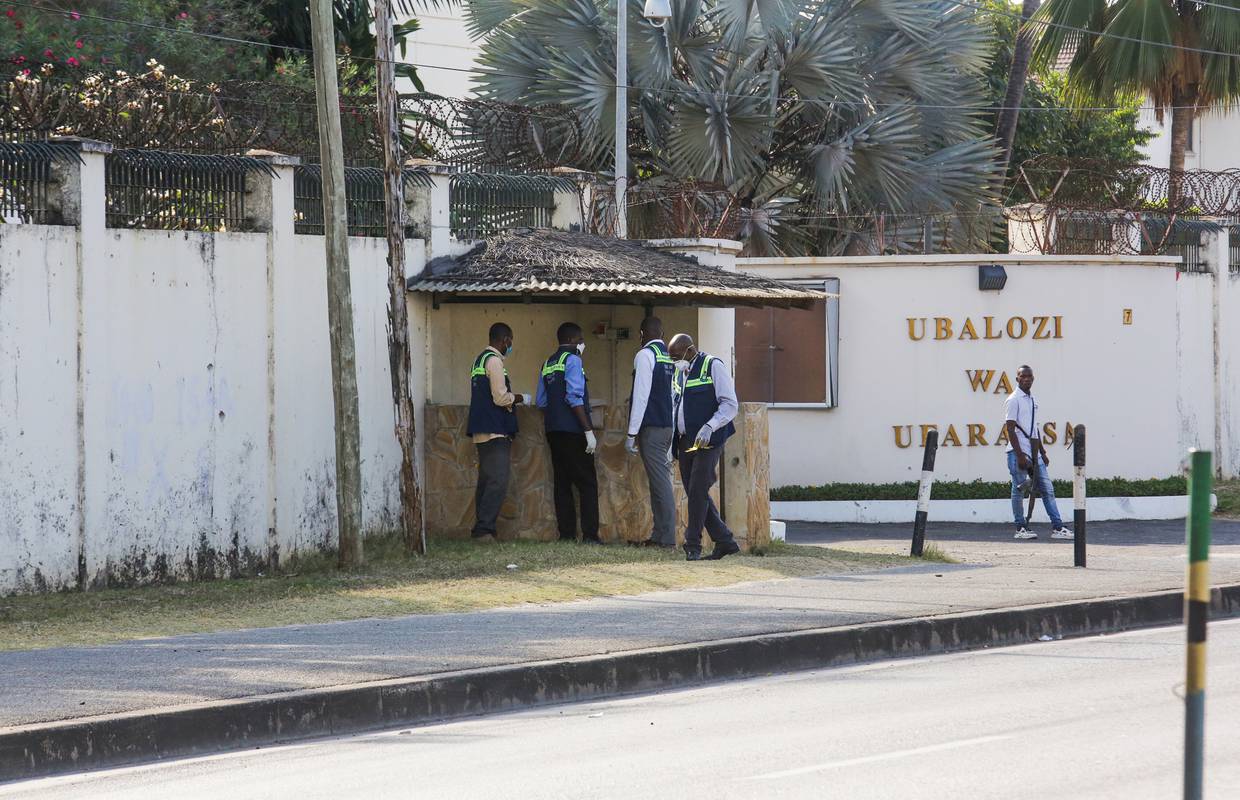 Napadač ubio trojicu policajaca i zaštitara ispred francuskog veleposlanstva u Tanzaniji