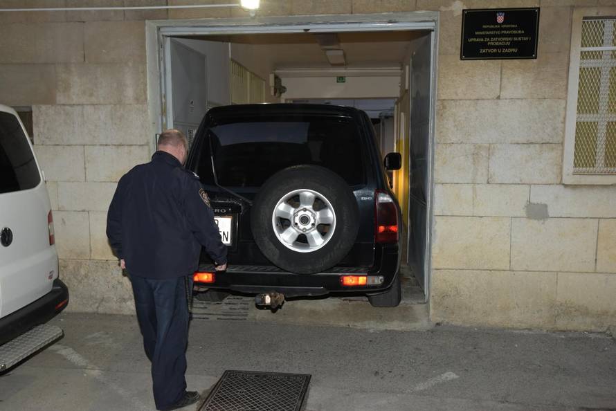 U istraÅ¾ni zatvor u Zadru privedeni osumnjiÄeni za silovanje maloljetnice
