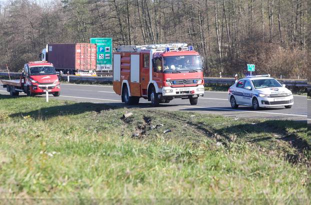 U prometnoj nesreći na autocesti A1 smrtno stradale četiri osobe