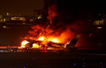 Iz zapaljenog aviona u Tokiju evakuirano je 379 osoba: Vatra je gutala avion kod slijetanja