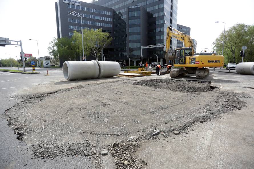 'Ne mislim da rupu otkopavaju jer su zaboravili cijevi, ali...'