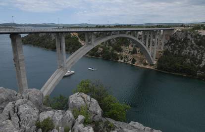 Šibenik: Rus kupio ledeni čaj i skočio u smrt s mosta