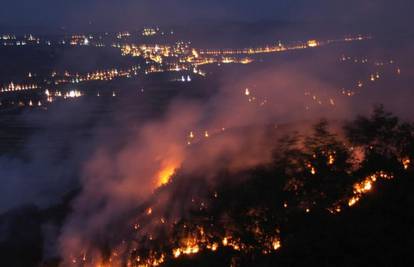 Gasitelj i dvojica mještana lakše ozlijeđena u požaru 