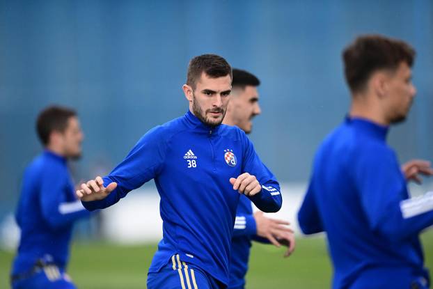 Zagrijavanje i atmosfera uoči utakmice Dinamo i Istra 