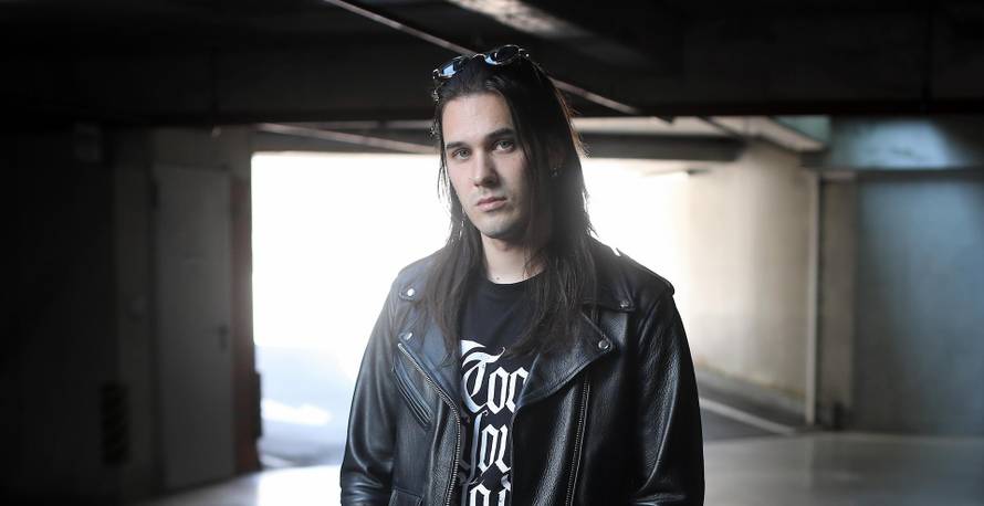 Pjevač Dino Jelušić