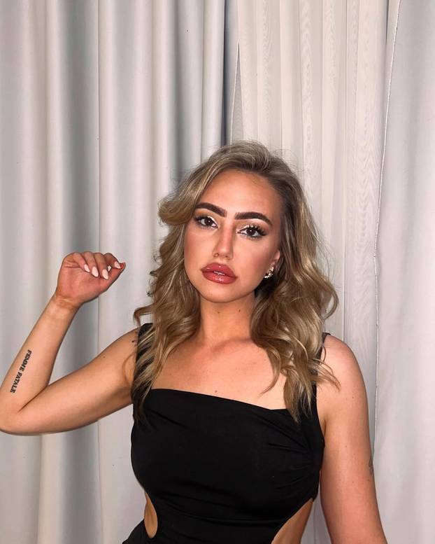 FOTO U Braku na prvu nije bilo sreće za nju! Kristina pokazala kako izgleda u bikiniju: 'Model'