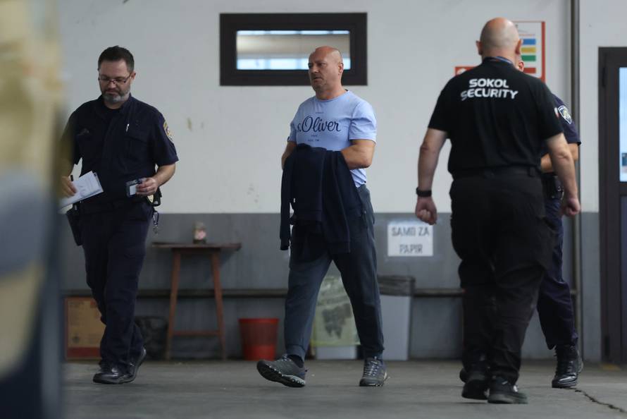 Zagreb: U prostorije USKOK-a doveden i uhićeni policajac