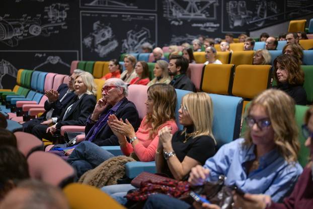 Zagreb: Pretpremijera novog HRT-ovog serijala "Svjetla pozornice"