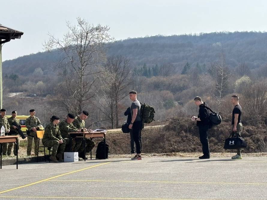 Prvi dan vojnog roka u Slunju