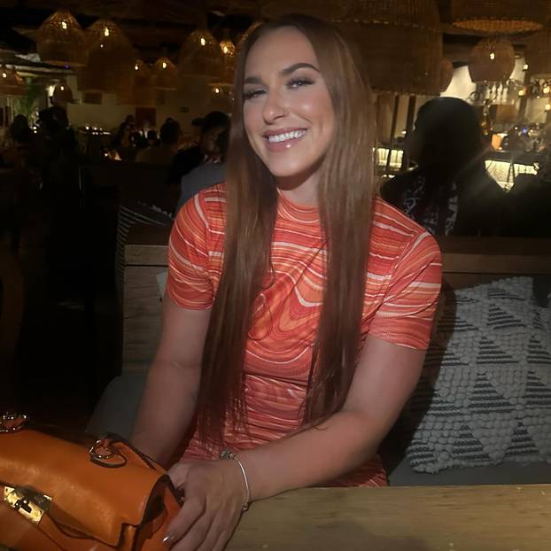 FOTO Ona može sve! Bacala je kuglu pa postala 'kraljca leda', a sjajnom figurom golica maštu