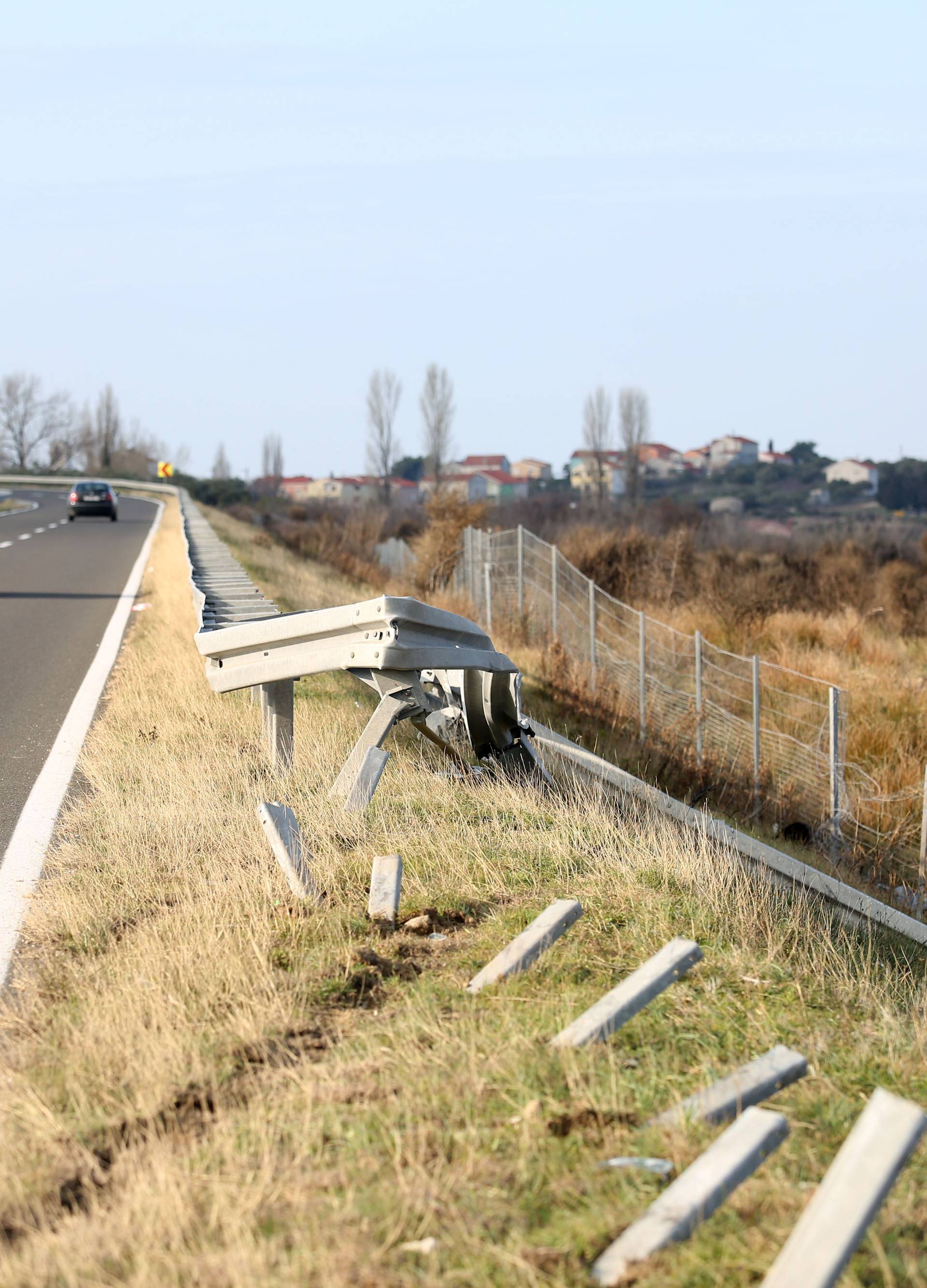 Probio zaštitnu ogradu i mreže pa se isprevrtao nekoliko puta