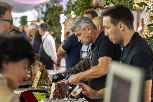 Otvoren 17. Internacionalni sajam pršuta u Tinjanu