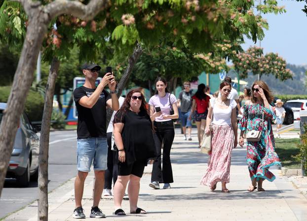 Šibenik: Po najve?oj temperaturi turisti razgledavaju ljepote grada