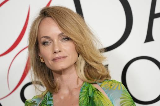 Amber Valletta u haljini koju je proslavila J.Lo: 'Čarobna je, pa skoro je potrgala internet tada!'