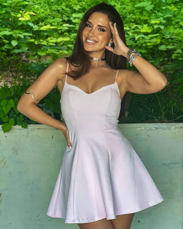 FOTO Mnoge žene uzdišu baš za njime, a ona mu je ukrala srce! Pogledajte koga ljubi Adi Šoše