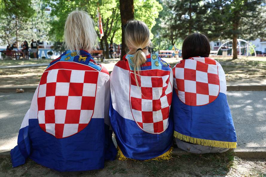 Fanovi se okupljaju u Zaprešiću uoči Thompsonova koncerta