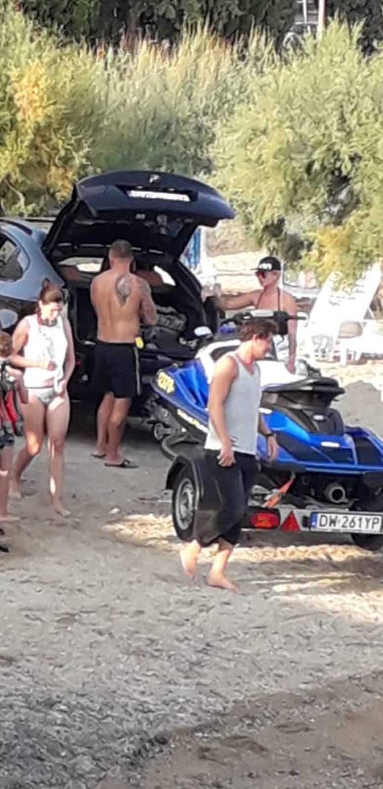 Djeco maknite se brzo s plaže: Idemo ja i moj jet-ski na vožnju