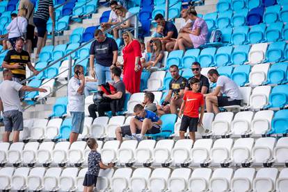 Osijek: Navijači uživali na otvorenom danu tribina novog stadiona